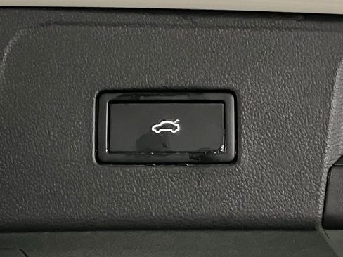 Certified 2023 Volkswagen Atlas SE w/ Panoramic Sunroof Package AWD/4WD image 41