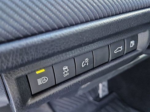 Used 2025 Toyota Camry SE w/ Convenience Package image 18