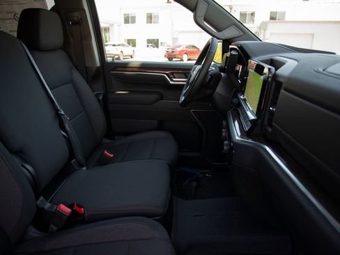New 2026 Chevrolet Silverado 1500 LT w/ Z71 Off-Road Package AWD/4WD image 19
