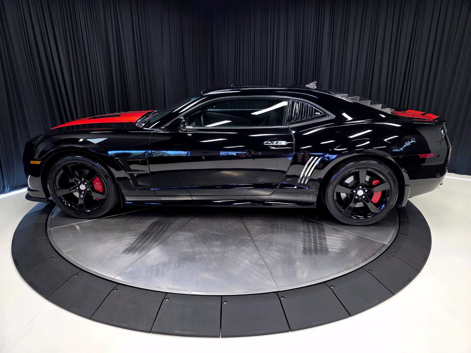 Used 2010 Chevrolet Camaro SS w/ Orange Stripe Package RWD image 9