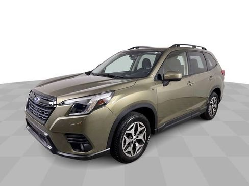 Used 2023 Subaru Forester Premium image 4