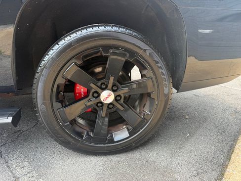Used 2015 GMC Yukon Denali w/ Premium Package AWD/4WD image 19
