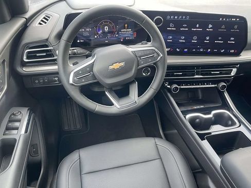 New 2027 Chevrolet Traverse LT w/ Driver Confidence Package FWD image 11