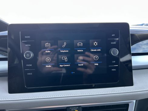 New 2026 Volkswagen Taos SE image 13