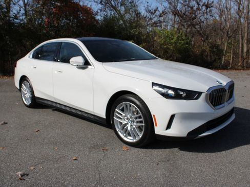 Used 2024 BMW 530i xDrive w/ Executive Package image 2