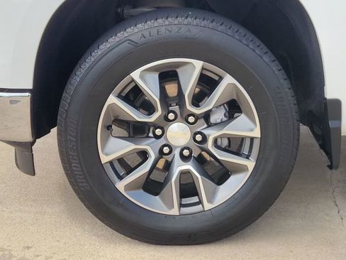 Used 2023 Chevrolet Silverado 1500 LT AWD/4WD image 10