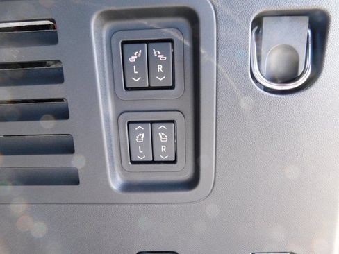 New 2026 Chevrolet Traverse RS w/ LPO, Floor Liner Package FWD image 26