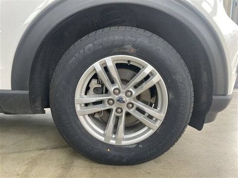 Used 2022 Ford Explorer XLT w/ Equipment Group 202A AWD/4WD image 9