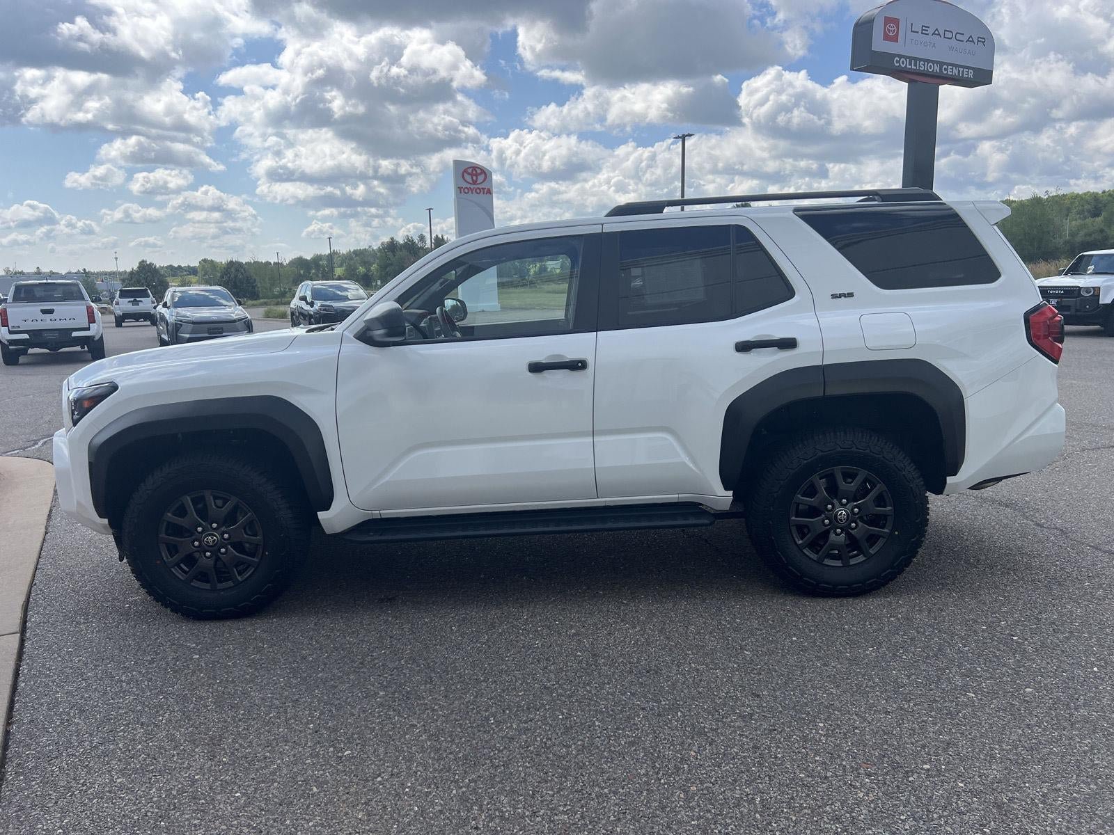 Used 2025 Toyota 4Runner SR5 AWD/4WD image 11
