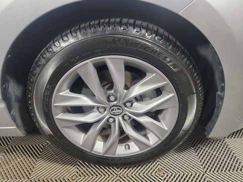 Used 2019 Toyota Avalon XLE image 3