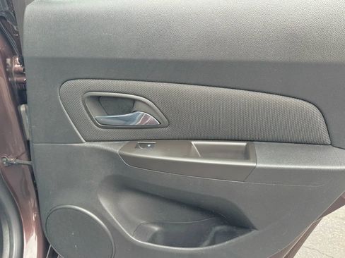 Used 2015 Chevrolet Cruze LT image 35