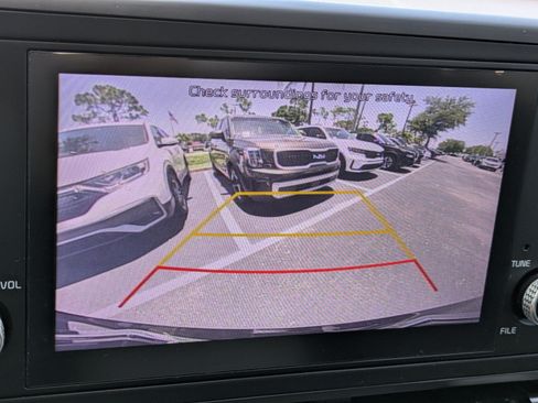 Certified 2022 Kia Carnival LX FWD image 24