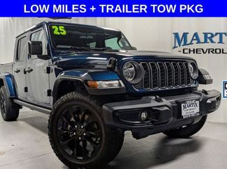 Used 2025 Jeep Gladiator Sport AWD/4WD video 1