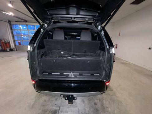 Used 2020 Land Rover Discovery HSE image 25
