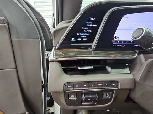 Used 2022 Cadillac Escalade Premium Luxury w/ Performance Package AWD/4WD image 27