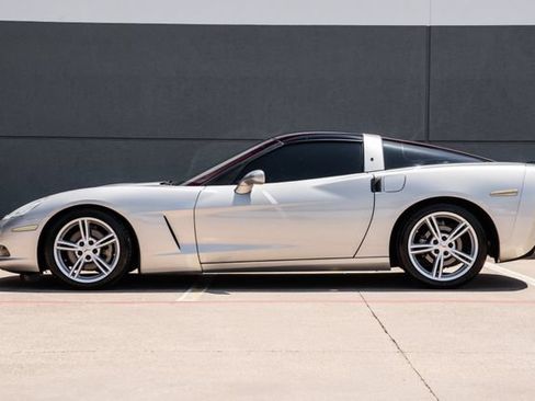 Used 2008 Chevrolet Corvette Coupe w/ Preferred Equipment Group RWD image 32