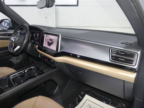 Used 2024 Volkswagen Atlas Cross Sport SE FWD image 24