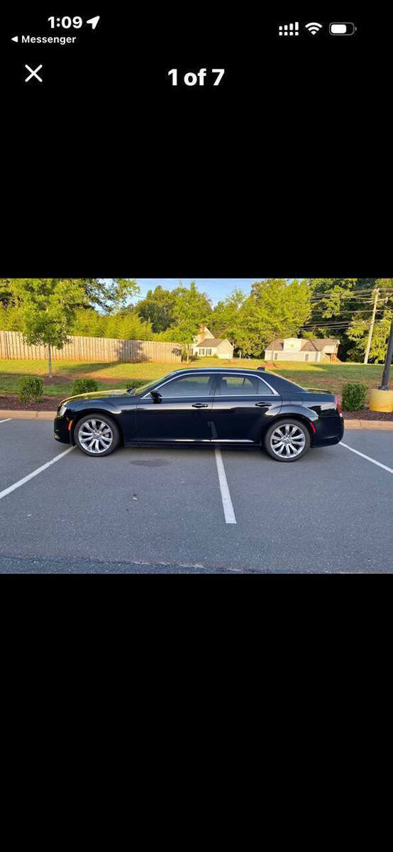 Used 2018 Chrysler 300 Touring L RWD image 2