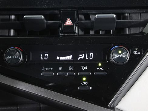 Used 2023 Toyota Camry SE image 20