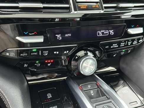 Certified 2022 Acura MDX SH-AWD w/ Advance Package image 17