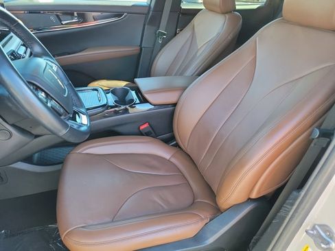 Used 2022 Lincoln Nautilus Reserve image 13