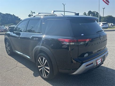 Used 2024 Nissan Pathfinder Platinum w/ Black Appearance Package image 3