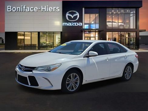 Used 2016 Toyota Camry SE FWD image 2