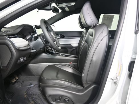 Used 2025 Jeep Compass Limited AWD/4WD image 20