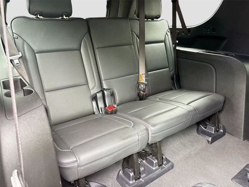 Used 2025 GMC Yukon XL Denali RWD image 29
