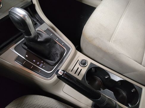 Used 2017 Volkswagen Golf S FWD image 32