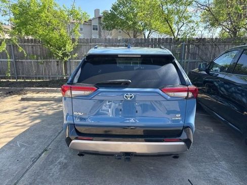 Used 2022 Toyota RAV4 SE w/ Convenience Package image 7