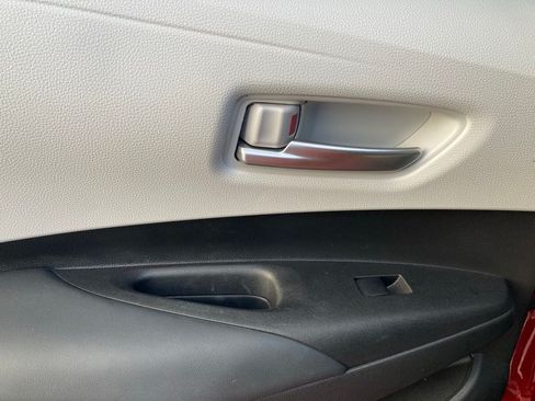 Used 2025 Toyota Corolla SE FWD image 12