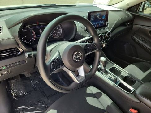 Used 2024 Nissan Sentra SV FWD image 17