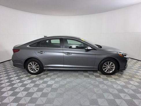 Used 2019 Hyundai Sonata SE w/ Cargo Package FWD image 4