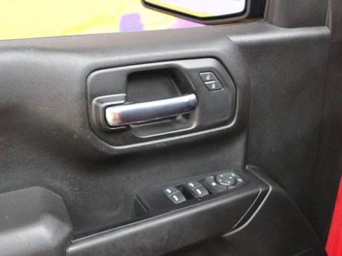 Used 2022 Chevrolet Silverado 1500 Custom w/ Safety Confidence Package AWD/4WD image 13