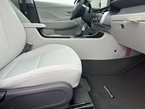 New 2026 Hyundai Kona SE image 17