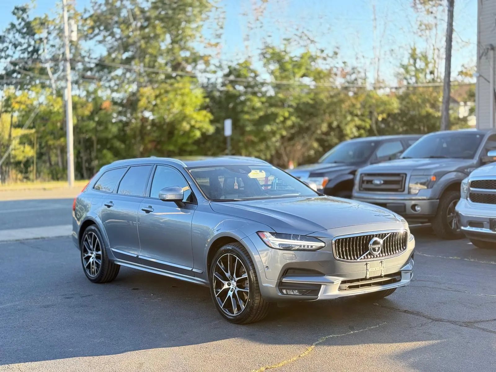 Used 2018 Volvo V90 T6 Cross Country w/ Convenience Package AWD/4WD image 3