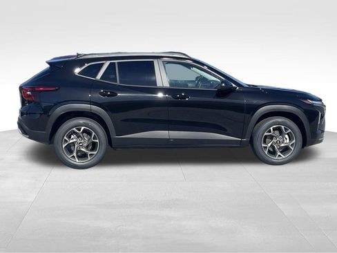 New 2026 Chevrolet Trax LT w/ Driver Confidence Package image 2