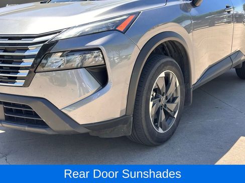 Used 2024 Nissan Rogue SV w/ SV Premium Package image 5