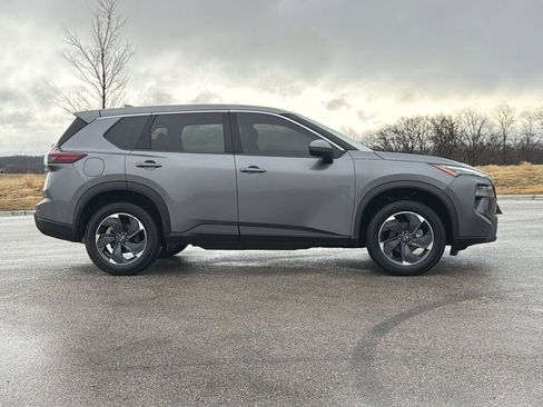 Used 2024 Nissan Rogue SV image 21