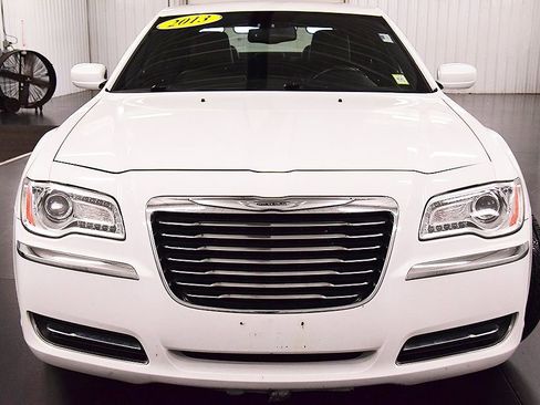 Used 2013 Chrysler 300 RWD image 2