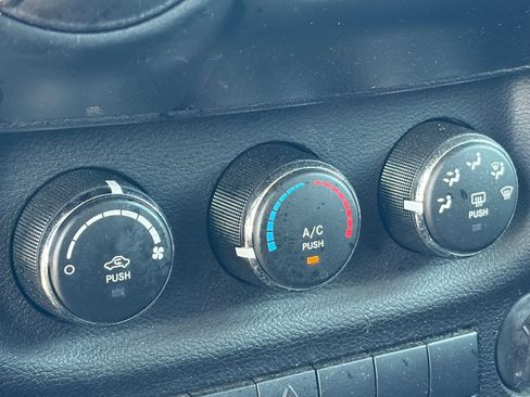Used 2018 Jeep Wrangler Unlimited Sport AWD/4WD image 28
