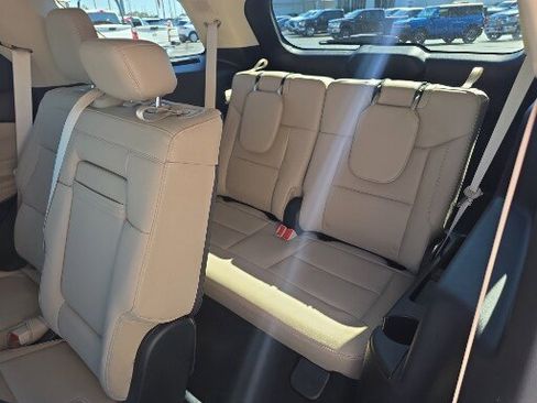 Used 2022 Ford Explorer Limited image 18