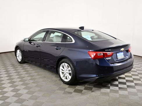 Used 2017 Chevrolet Malibu Hybrid w/ Leather Package FWD image 8