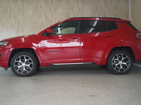 Used 2022 Jeep Compass Limited AWD/4WD image 5