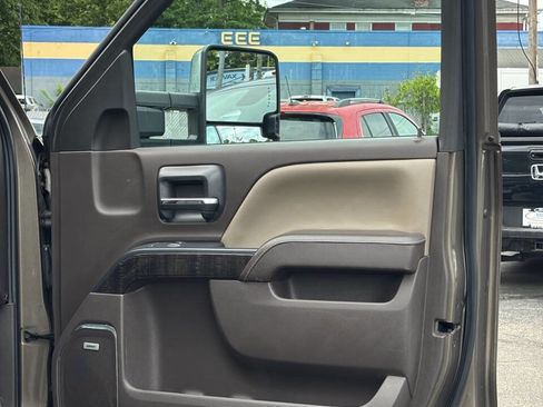 Used 2015 GMC Sierra 2500 Denali w/ Duramax Plus Package AWD/4WD image 18