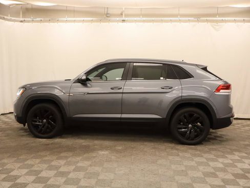 Used 2022 Volkswagen Atlas Cross Sport SE w/ Panoramic Sunroof Package image 2