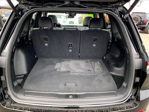 Certified 2024 Jeep Grand Cherokee Limited w/ Black Appearance Package image 33