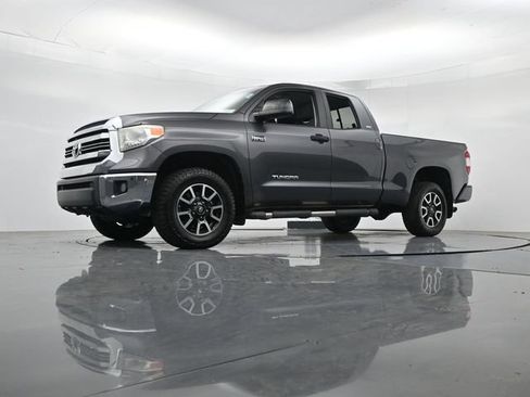 Used 2017 Toyota Tundra SR5 w/ TRD Off Road Package AWD/4WD image 35