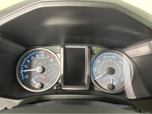 Used 2020 Toyota Tacoma TRD Off-Road image 5